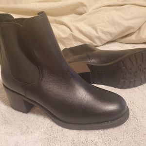 Cougar waterproof boot NEW SZ 8